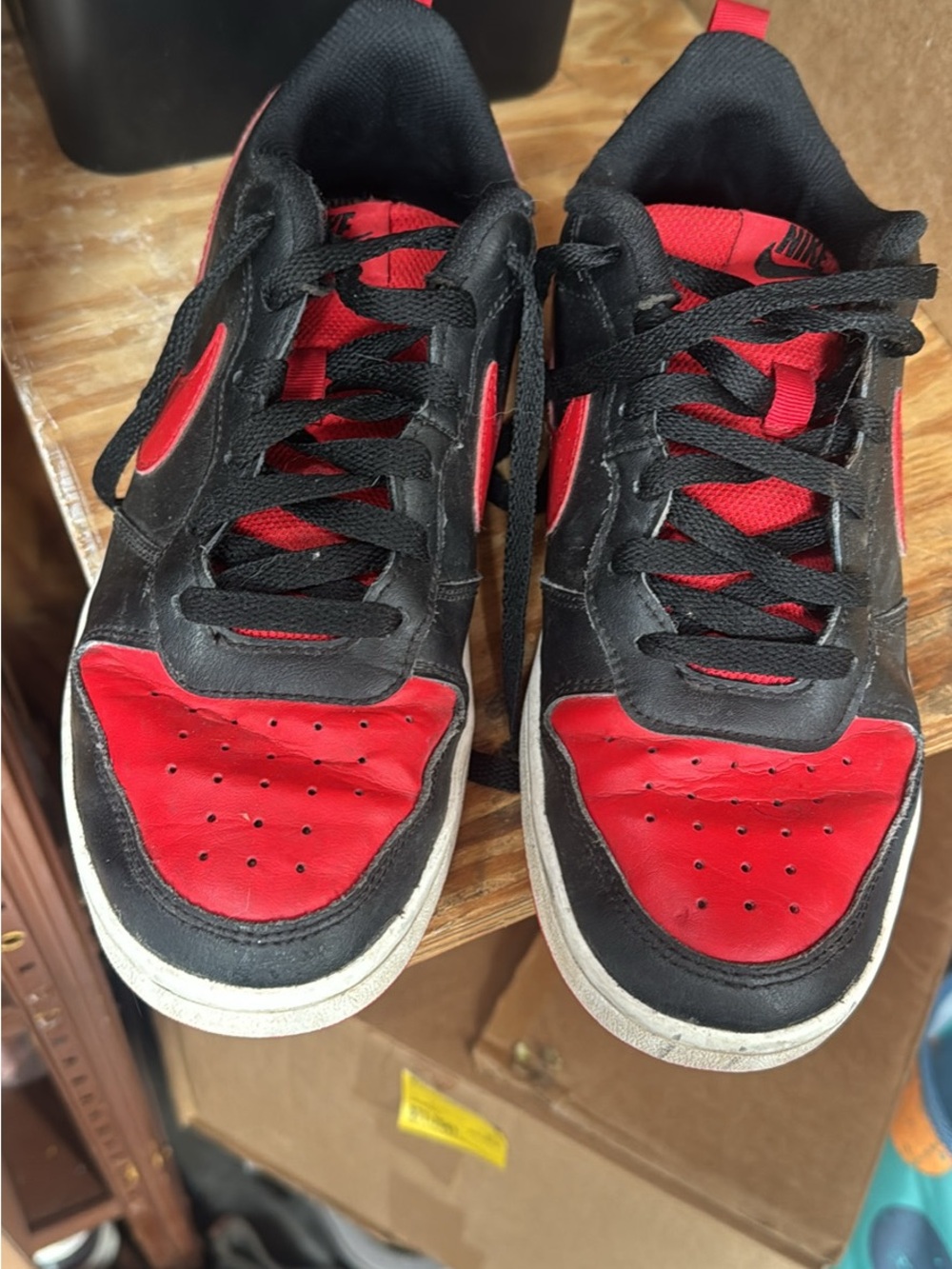 Nike Kids Black and Red Low-Top Sneakers 7Y